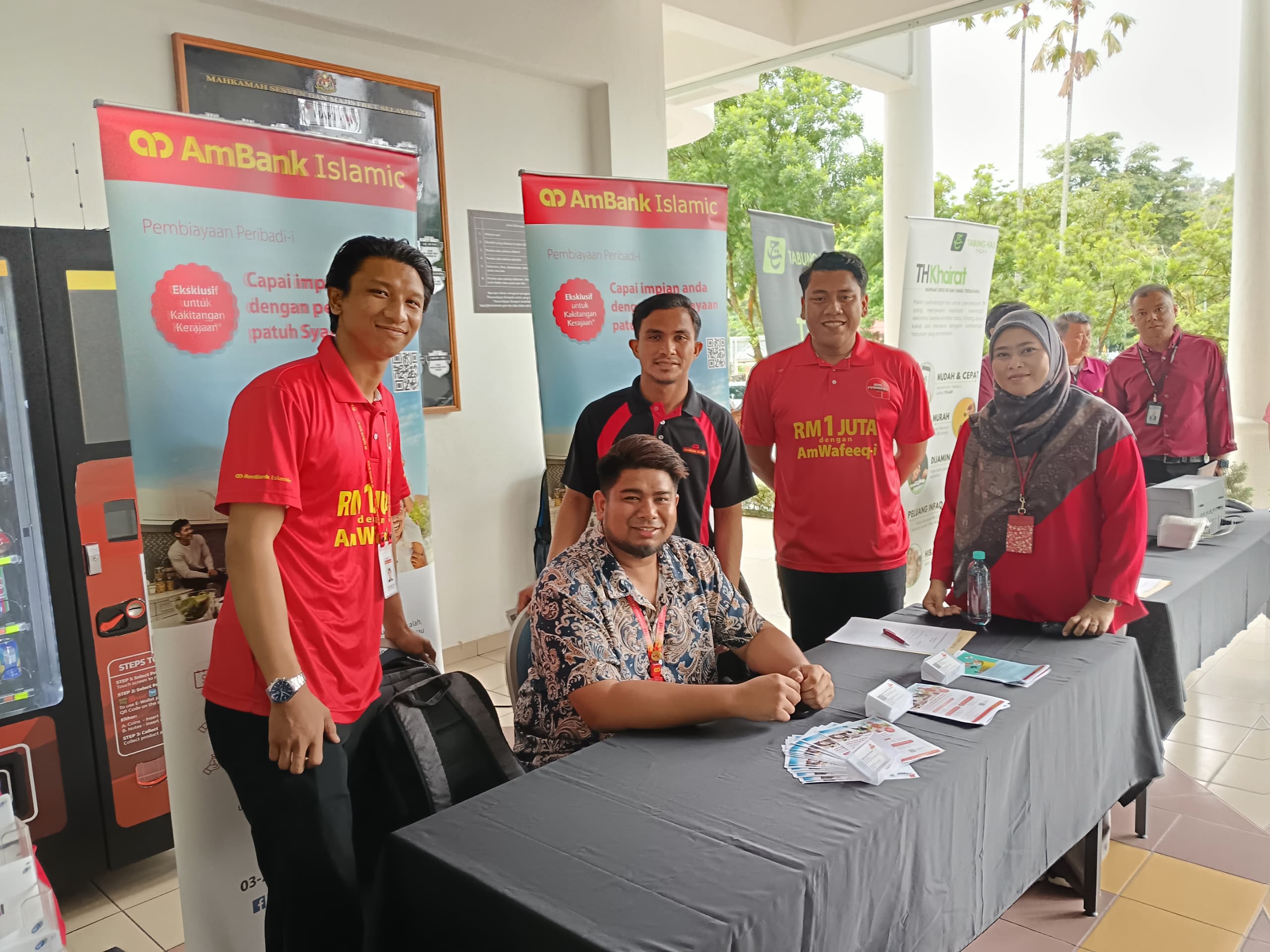HARI BERSAMA AKRAB